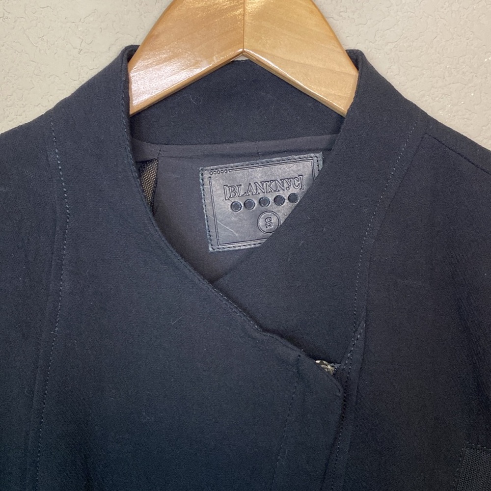 BlankNYC Mesh Detail Crepe Jacket In Windy City Black S - Picture 11 of 12